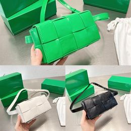Italy Cassette Waist Bags Black Mini Intreccio Green Woven Fanny Pack Magnetic Buckle Single Internal Open Pocket Bonded Sheep Lea298Q