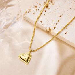 Pendant Necklaces INS Fashion Romantic LOVE Heart-shaped Twist Chain Simple Retro Gold-plated Jewellery