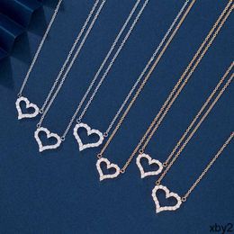 Pendant Necklaces T Family Love Necklace with Diamonds Tie Family Necklace V Gold Heart shaped Pendant Large and Small Full Diamond Collar Chain Light Luxury DESIGNE