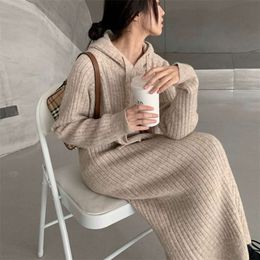 Long Knee Length Woollen Dress Top for Women's Autumn and Winter, New Korean Version Loose Fitting Long Sleeved Hooded Knit Dress for Women's