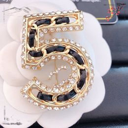 Luxury Womens Leather Brooches Brand Letter Brooch Gold-plated Inlay Crystal Jewellery Designer Brand Letter Charm Pin Marry Wedding Party Accessorie Christmas Gift