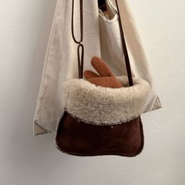 Sac de téléphone coréen en daim marron avec polaire en laine d'agneau : bandoulière confortable automne/hiver pour femme café blanc rouge gris bleu