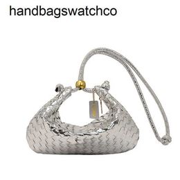 Turns Bag Designer BottegassVenetaa Woven Genuine Leather Knotted Summer Shell Personalised Dual Use Large Capacity One Candy Colorwwq