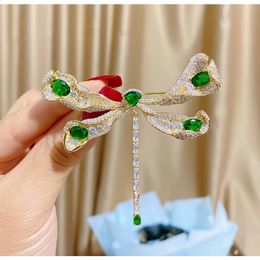 Pins Brooches SUYU Elegant Cubic Zirconium Oxide Dragonfly Brooch Fashion Coat Dress Pin Creative Corsage Accessories 231214