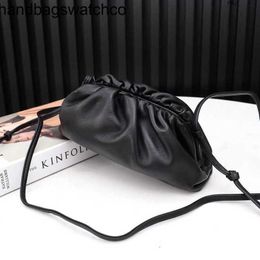 Bottegaaveneta Bags Pouch Clutch Bag New Cloud Wrap Pleated Dumpling Bun Womens Versatile Leather Handheld Solid One Shoulder Oblique Straddle Frj