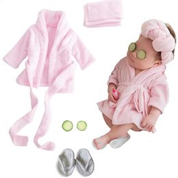 Towels Robes 5PCS Bathrobes Bath With Belt Towel Outfit with Cucumber Po Props for Infant Boys Girls born Baby Po Shoot Accessories 231214