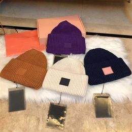 Winter Adult Knitted Hats Women Man Couple Matching Outwear Hat Simple Warm Beanie 211122238v