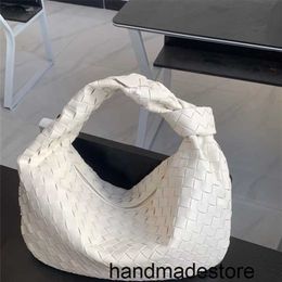 Runway Bag Venetaabottegaa Luxurys 2023 Jodie Woven Knot Bag Large Croissant Cow Leather Handheld or Underarm Bag Women's Bag