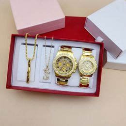 Wristwatches 4Pcs Couple Watch Set Women Men Fashion Diamond Golden Clock Wristwatch Relogio and Necklaces Valentine's Day gift With Box 231214