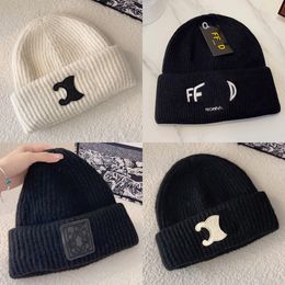 Simple Winter Hat Luxury Designer Beanie Men Knitted Cap Bucket Hats Classic Letter Wool Bonnet for Womens Mens Beanies Christmas Gift