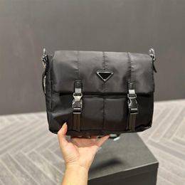 Cosmetic Bags Cases Bags Totes Handbag Designer Bag Women Classic Imitation Brand Black Nylon Simple One Shoulder Postman Bag Fash194U