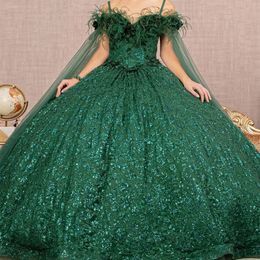 Emerald Green Ball Gown Quinceanera Dresses Off The Shoulder Appliques Lace Beads Feather With Cape Corset Vestidos Para XV Anos