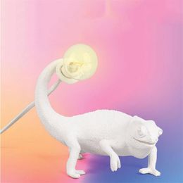 Table Lamps Nordic Designer Lizard Bedside Lamp Modern Cute LED Resin Animal Chameleon Bed Living Room Home Deco Light FixtureTabl263F