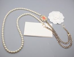 2024 Qualitäts-Charm-Langketten-Anhänger-Halskette mit Diamant-Natur-Muschelperlen und rosa Design mit Stempelbox PS3550A L