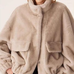 Women's Fur An Eco-friendly Style That Is More Casual And Versatile Making It A Great Piece To Wear