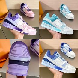 Womens gradient Sports Shoes Men fashion classic sports style trend Gradient Colour upper effect Couple style model has been subtly redesigned for Ladies shoes