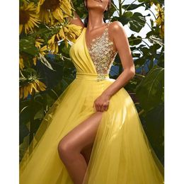 Sexy Daffodil A-line Prom Dress Sleeveless V Neck Flowers Tulle Evening Formal Engagement Gowns Arabic Dubai Robe De Soiree