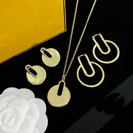 Classic Simplicity Necklace Bracelet Hoop Earring Women Engraved F Initials Letter Settings 18K Gold Designer Jewellery Birthday Fes2370