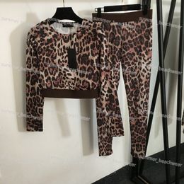 Stylish Crew Neck Yoga Tops Leopard Printed Yoga Leggings Set Spring Winter Women Outdoor Fitness Sports Yoga Wear