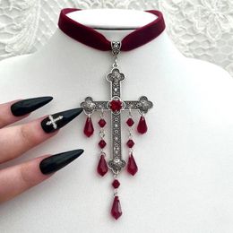 Pendant Necklaces Gothic Vampire Cross Necklace For Women Man Alternative Witch Jewelry Accessories Red Black Crystal Velvet Choker