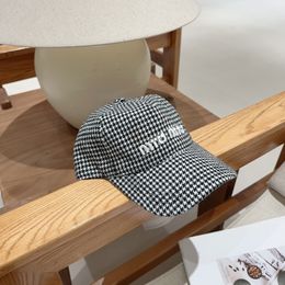 Luxury designer baseball cap plaid classic style men and women couples comfortable breathable sports travel photography