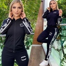 Nuovo set da due pezzi da baseball autunno e inverno del designer, marchio di moda versatile di fascia alta di lusso leggero e sexy in stile foresta da donna