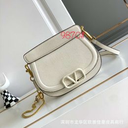 Diagonal Saddle Chain Small Leather Bags Purse Cowhide Valenttiinos Top High End Designer Womens Square Bag Handbag Round Layer 1JB7