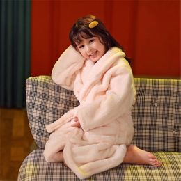 Towels Robes MudiPanda Winter Kids Sleepwear Robe Flannel Warm Bathrobe For Girls 2-14 Years Teenagers Children Pyjamas For Boys 231215