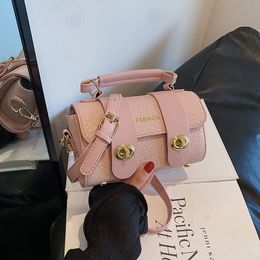 Popular women's handbag trend simple messenger bag casual fashion portable small bag 2023 summer new style CCJ3050