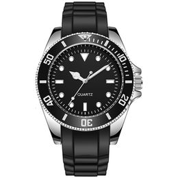 Wristwatches Diver Inspired Rotating Bezel 42mm Man Watch Japan Movement Geneva Rubber Strap 221114329i