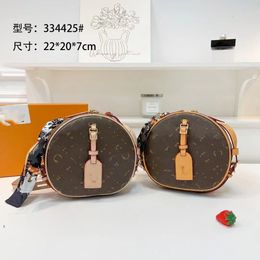 Classic fashion round shoulder bag with lock temperament crossbody bag with beautiful packaging gift box 22*7*20