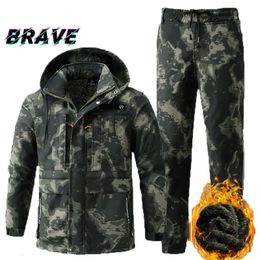 Mens Tracksuits Winter Thickened Warm Camouflage 2piece Set Waterproof Wearresistant Multi Pocket Jacket Skiing Windproof Suit 231216