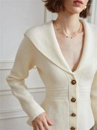 Women's Knits Large Lapel Beige Knitted Sweater Cardigan Autumn Advanced Design Sense V-Neck Elegant Unique Slim Knit Jumpers