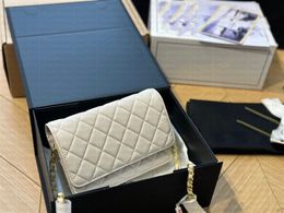 Fashionable WOC diamond patterned women crossbody bag made of genuine leather classic metal buckle flap crossbody bag chain design