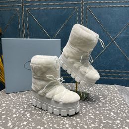 Botas de festa de neve de pele de carneiro Inverno toque quente tecnologia macia cordão e padrão de sola em relevo é confortável para começar