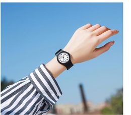 Hot Mens Formal Wear Luxury Sports Watches Watches Men Designer Watch Wrist Watches Men Fashion Leather Mechanical Movement
