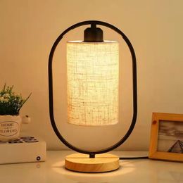 Novelty Items Wooden Table Lamp Chinese Style Bedside Light LED Fabric Vintage Desk Lights for Living Room Study Room Decorative 231216