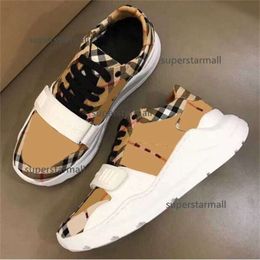 Outdoor burberyity Designer Sneakers Brand Striped Casual Trainers Shoes Men Shoe Women Flats Vintage Sneaker Classic Platform Trainer WULC Season Shades MGGI