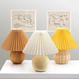 Table Lamps Nordic Ceramic Rattan Small Lamp LED Retro Pleated Decorative Living Room Bedroom Dressing Indoor Lightin