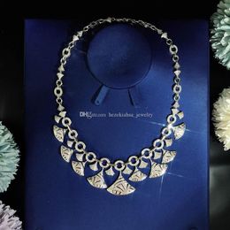 High-end Luxurious Ball Lady Necklace Party gathering Sector Necklace circular Superior quality Queen Fan Er noble242J