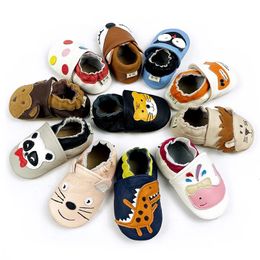 Flat shoes Baby Shoes First Walkers Soft cow Leather booties For Toddler Girls And Boys born Infant Moccasins Slippers sneakers 231216