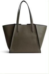 Waist Bags 3 Color Women Large Capacity Handbag Wings Decorated Genuine Leather Shoulder Bag 2023 Ladies Versatile Shopping