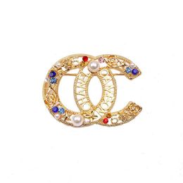 Fashion Simple Letter Brooches Famous Brand Luxurys Desinger Geometry Brooch Women Colorful Crystal Rhinestone Suit Pin Jewelry Sc232R