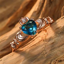 Cluster Rings Blue Green Crystal Zircon Heart Claddagh For Women Wedding Fashion Jewelry Rose Gold Rainbow Stone Engagement Promis257h