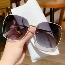 Women's sunglasses anti-ultraviolet street shot sunglasses large frame tide sunshade mirror manufacturers direct sales TM8196