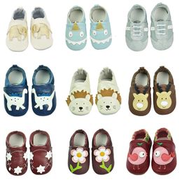 Flat shoes 2023 Baby Shoes Soft Cow Leather born Booties for Babies Boys Girls Infant Toddler Moccasins Slippers First Walkers prewalker 231216