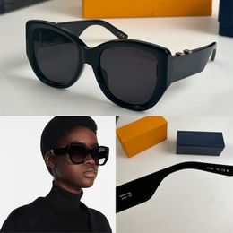 ICON CAT EYE SUNGLASSES classic and modern retro acetate square wide frame with metal letter inlay on the temple legs gradient Glasrai Sola elegant for men and women