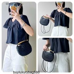 Crossbody Bags Designer Leather Handbags Botte Venetas 2024 Summer New Shake Sound Popular Sardine Pure Hand Woven Bag One Shoulder Cross Body Leather Versatil HBHV