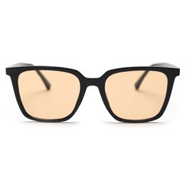 Korean version of new large frame Polarised sunglasses, trendy and popular for both men and women. The same UV resistant sunglasses slimming glasses