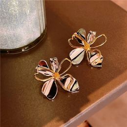 Stud Metallic cold wind vintage floral earring temperament petal stud earrings 231218